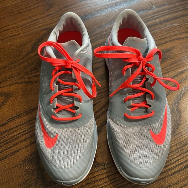 Nike Fs Lite Run 2 Size 9 Gray Pink Running Shoes
