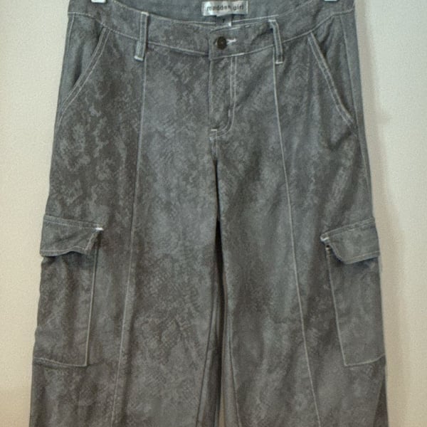 Madden Girl Cargo Pants Size 7 Gray Snake Print Mineral Wash Wide Leg