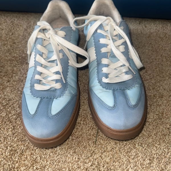 Cushionaire Balance Lace Up Sneaker Light Blue Gum Sole