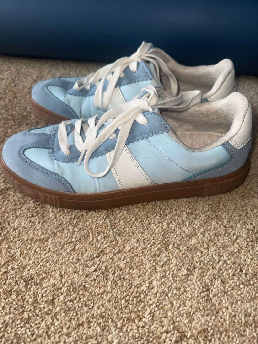 Cushionaire Balance Lace Up Sneaker Light Blue Gum Sole 4