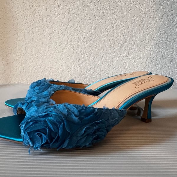 Jewel Badgley Mischka Scarlet Size 8 Blue Satin Flower Mules