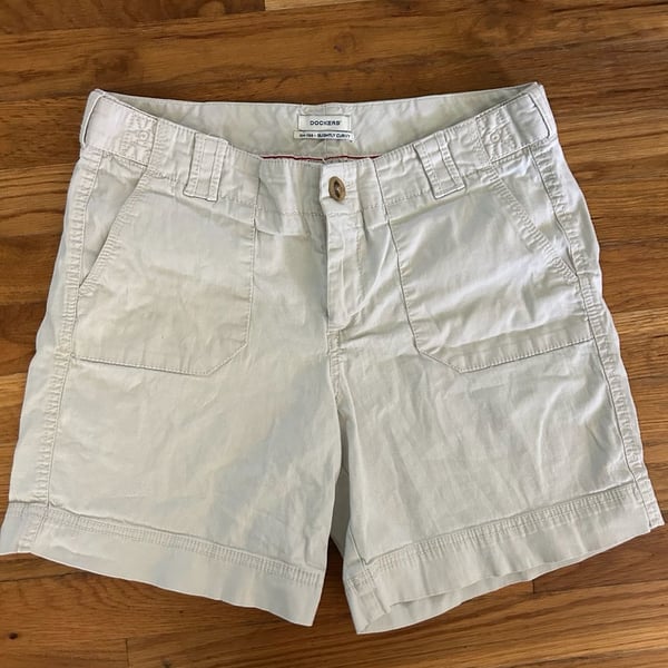 Vintage Women’s Dockers Low Rise Slightly Curvy Shorts