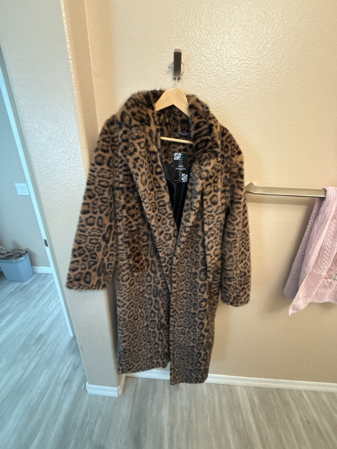 New Imperial Faux Fur Coat Size US 10 Leopard Print Long Jacket
Made in Turkey 3