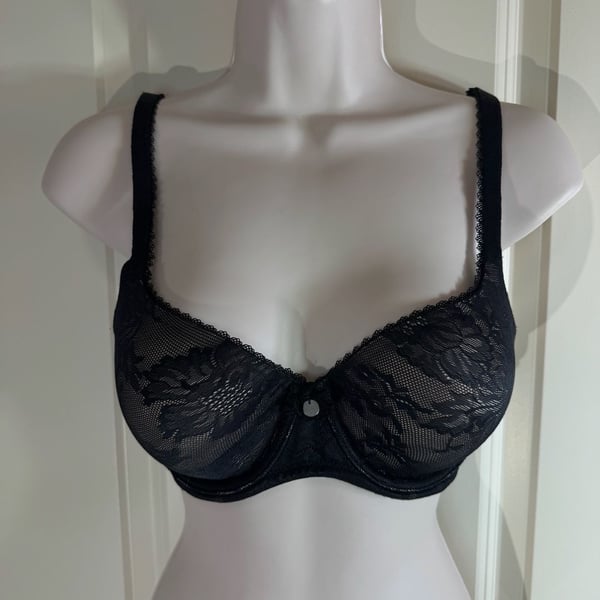 Victoria's Secret Body by Victoria Lined Demi Bra 34D Black