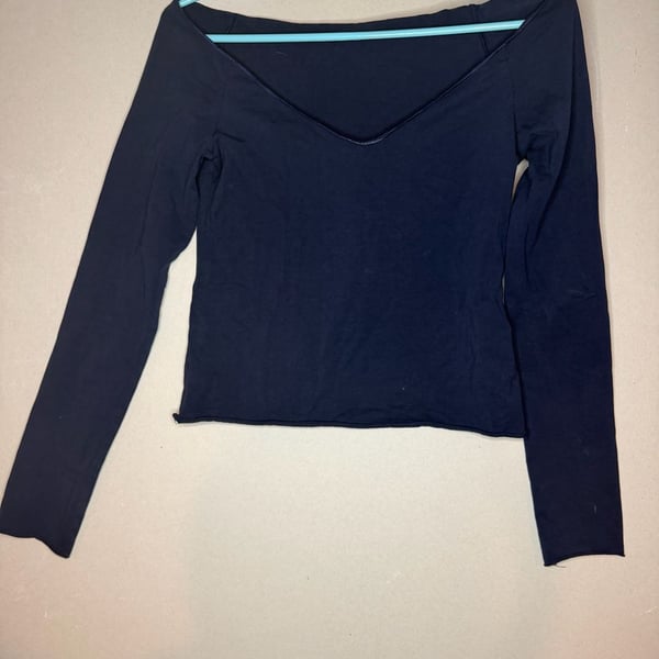 Edikted Nattie Off Shoulder V-Neck Top Size M Navy Blue NWOT