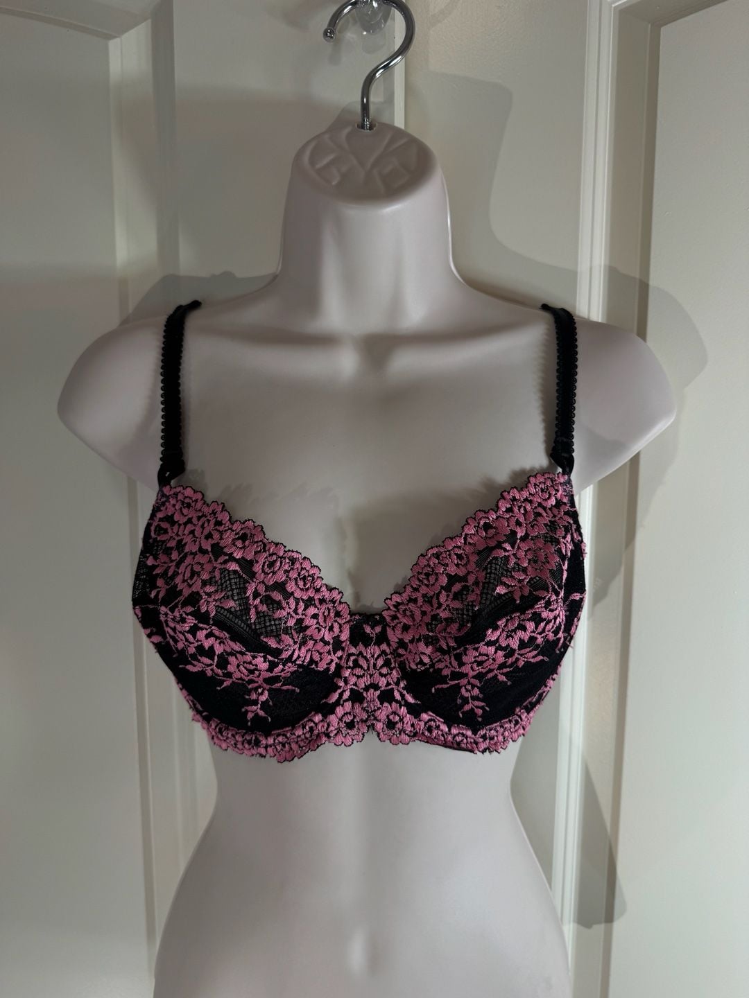 Wacoal Enbrace Lace Bra and Panty Set Black Pink 34C/Medium 2