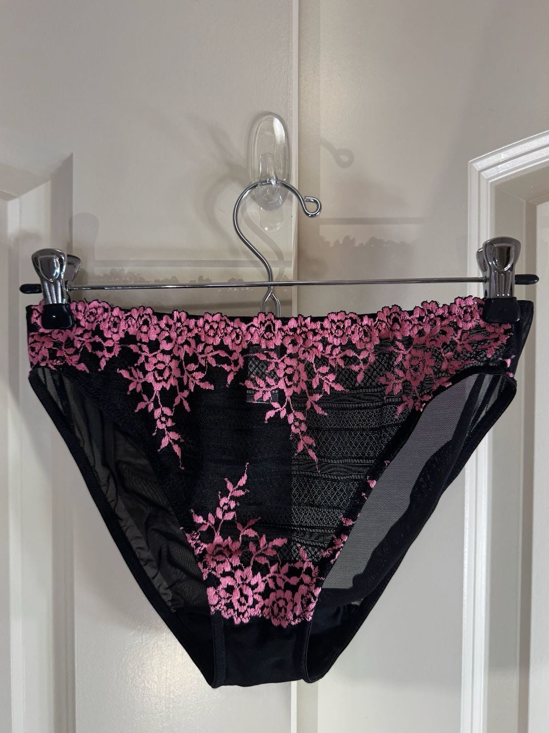 Wacoal Enbrace Lace Bra and Panty Set Black Pink 34C/Medium 4
