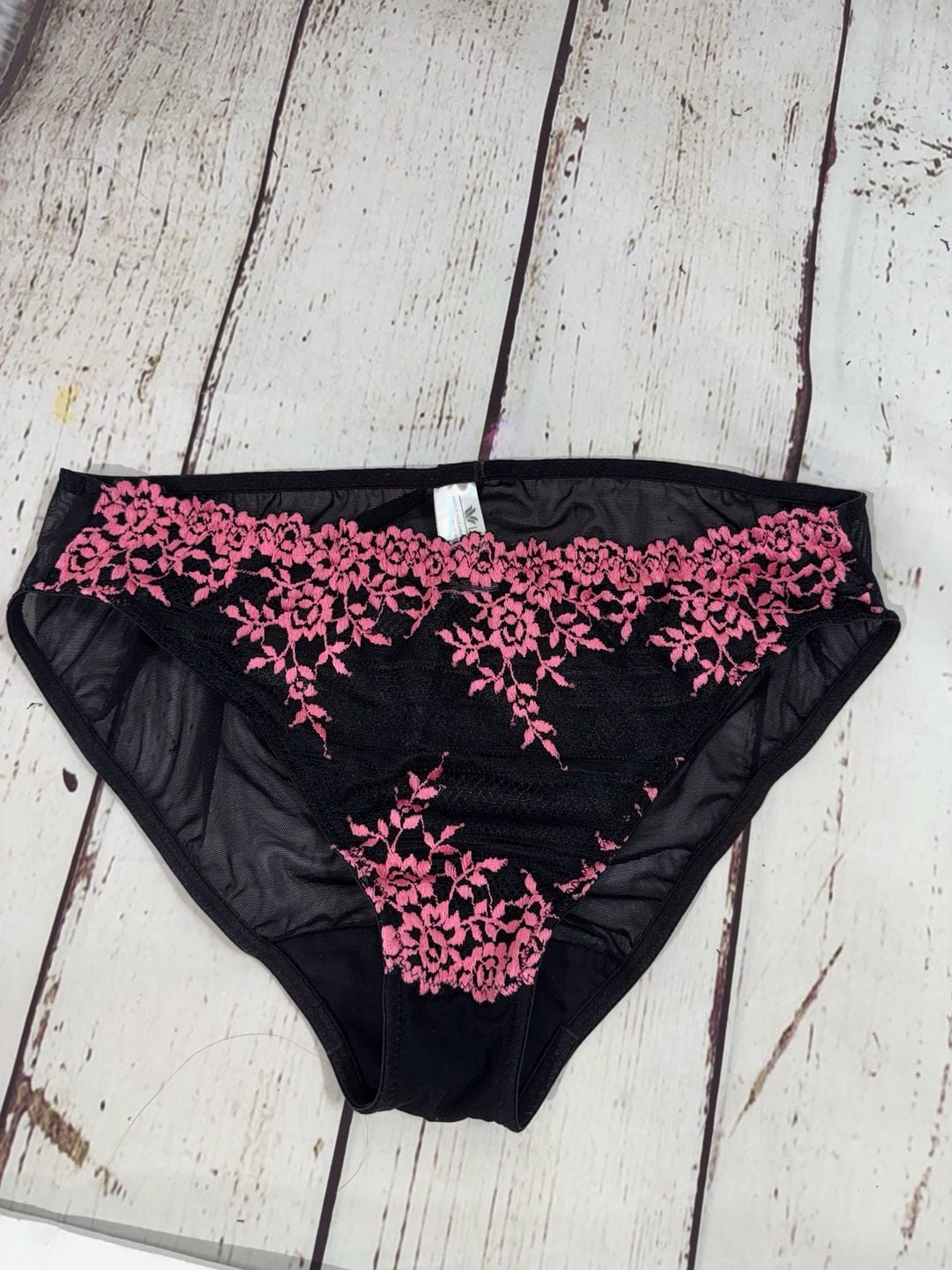 Wacoal Enbrace Lace Bra and Panty Set Black Pink 34C/Medium 10