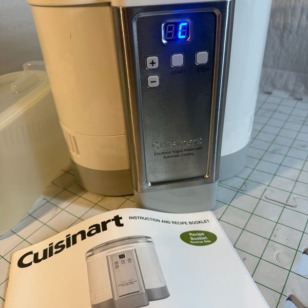 Cuisinart Electronic Yogurt Maker with Automatic Cooling CYM-100