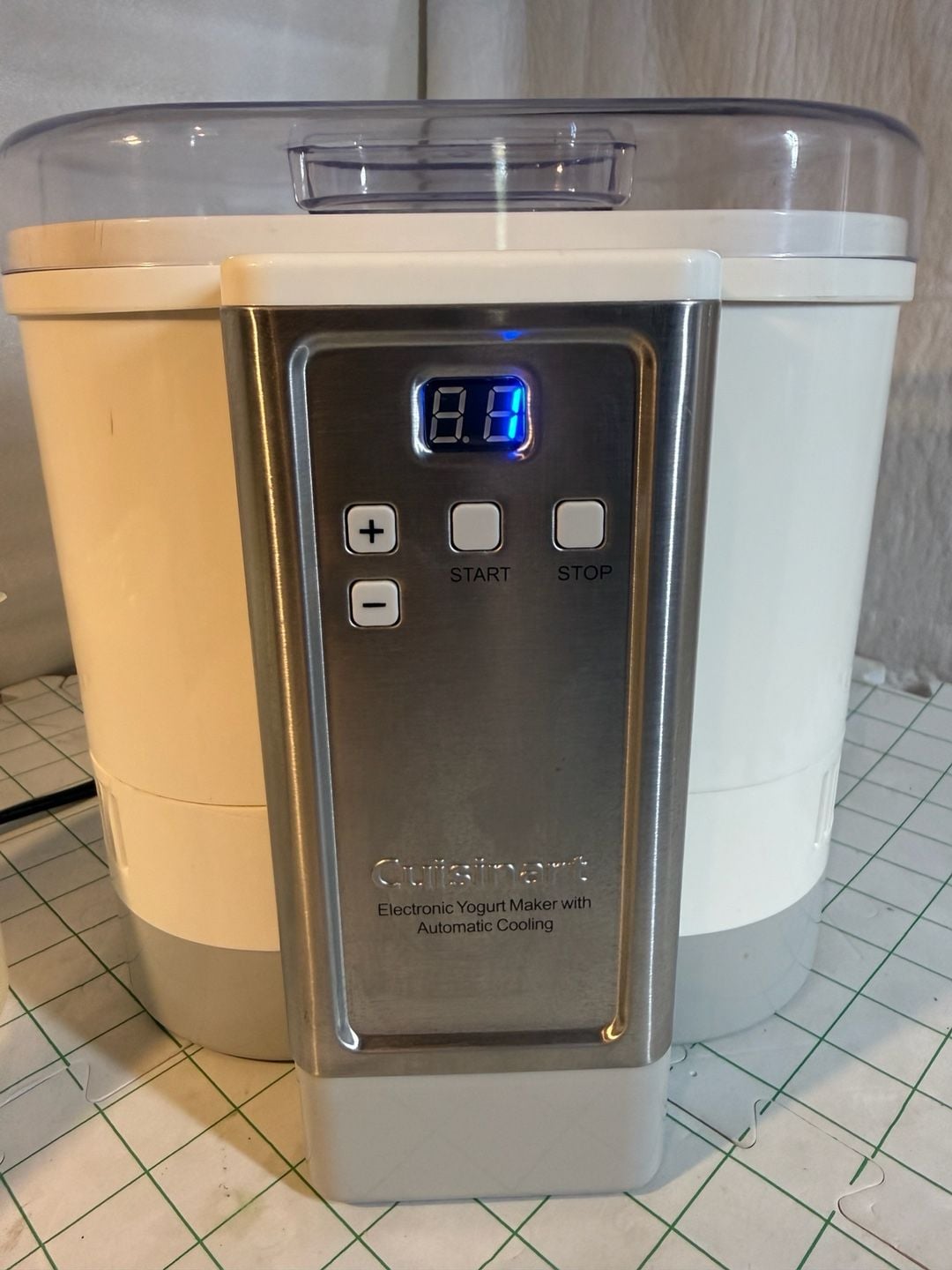 Cuisinart Electronic Yogurt Maker with Automatic Cooling CYM-100 3