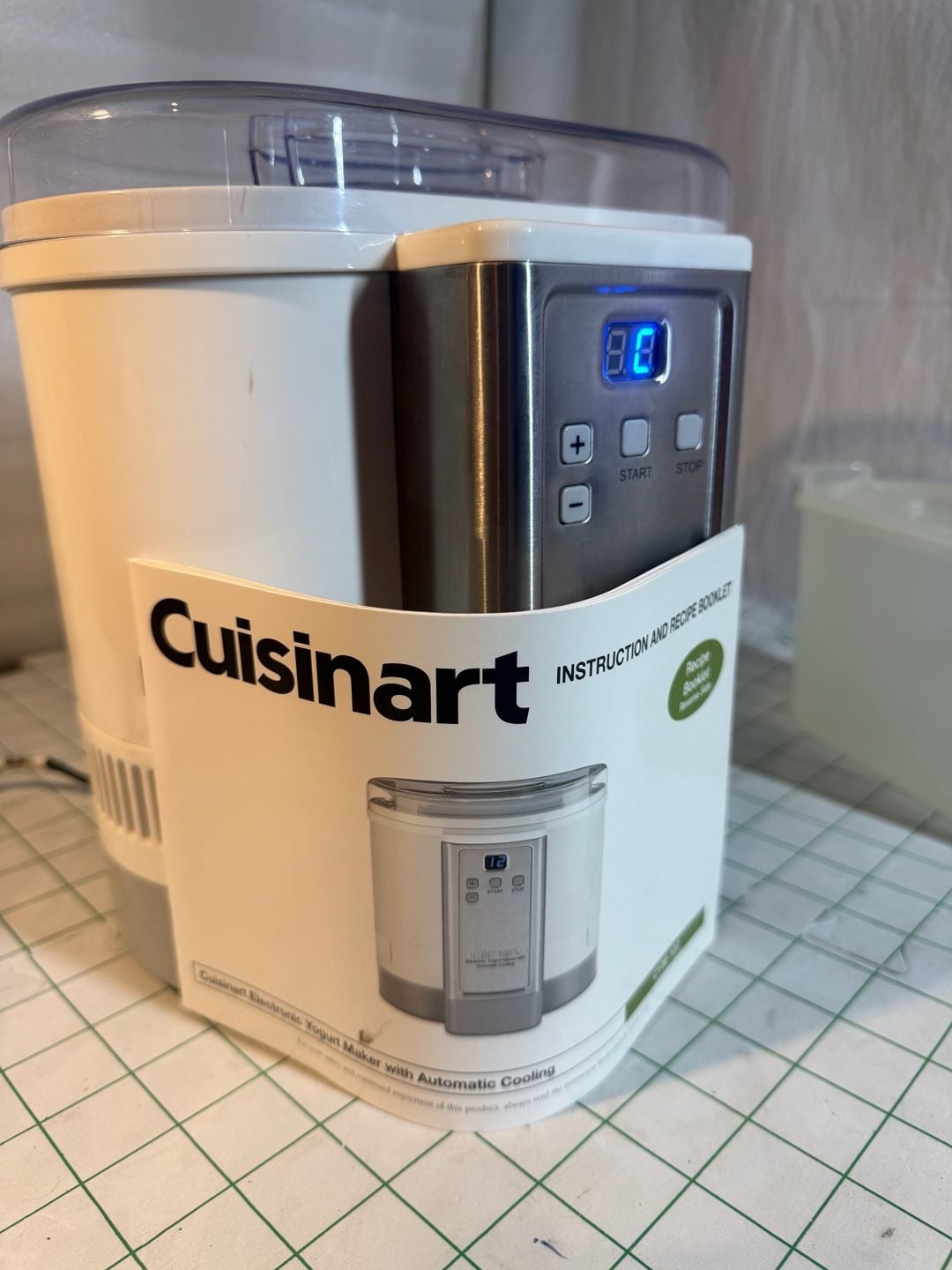 Cuisinart Electronic Yogurt Maker with Automatic Cooling CYM-100 4