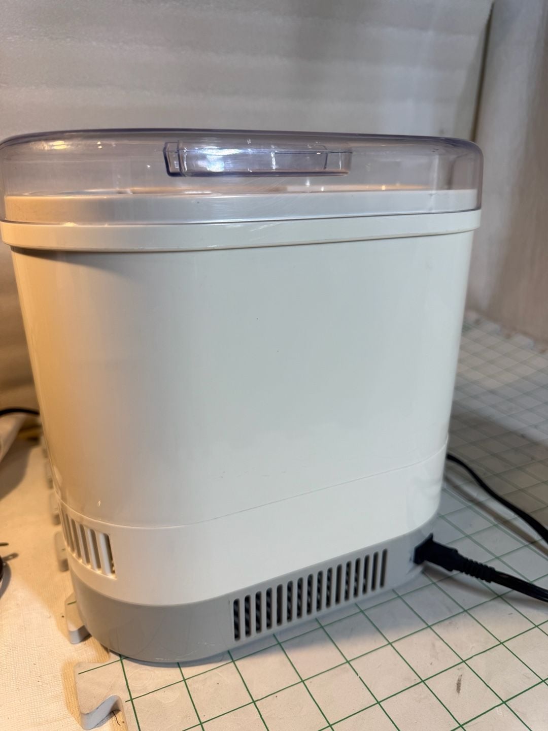 Cuisinart Electronic Yogurt Maker with Automatic Cooling CYM-100 5