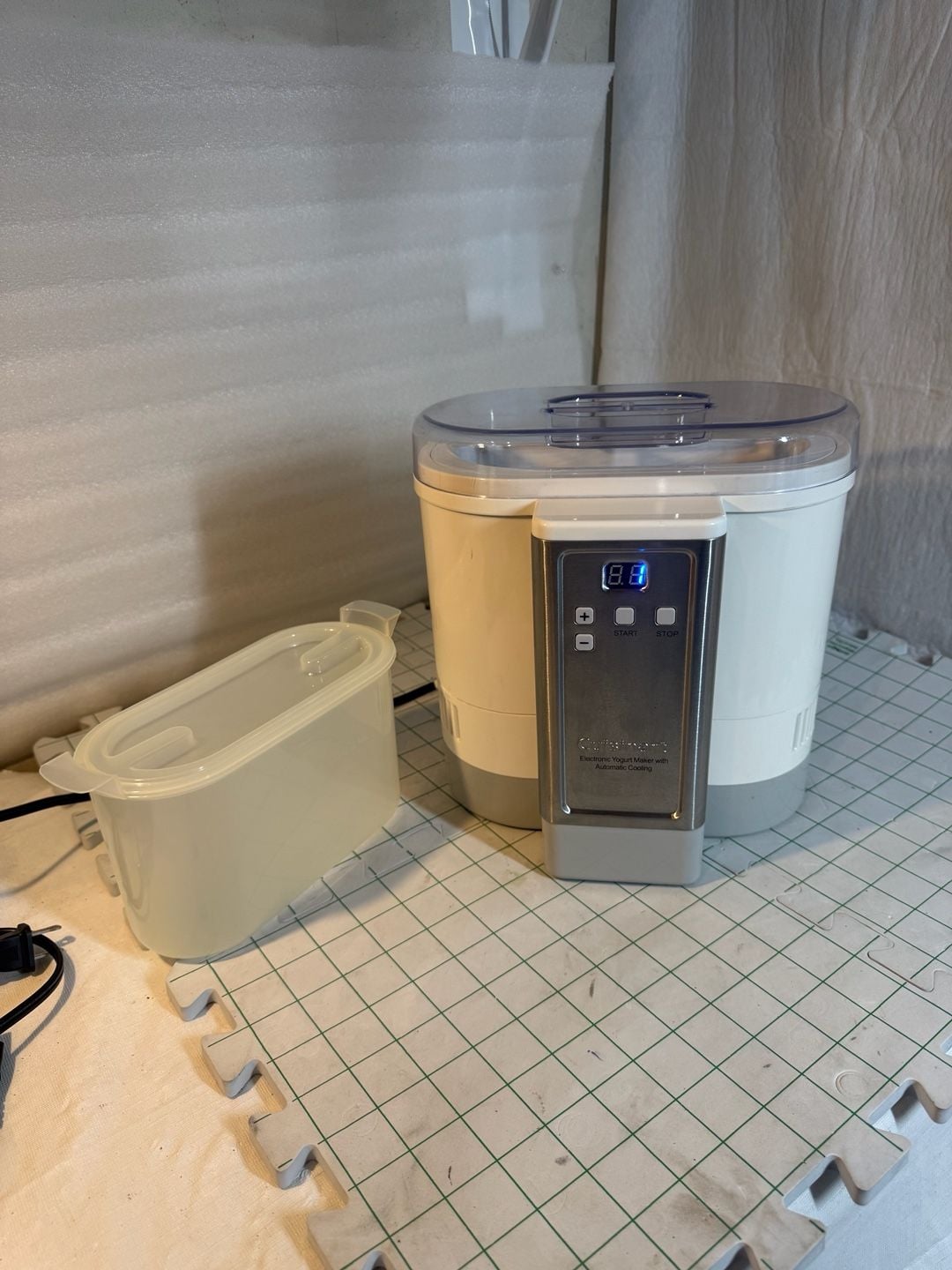Cuisinart Electronic Yogurt Maker with Automatic Cooling CYM-100 6