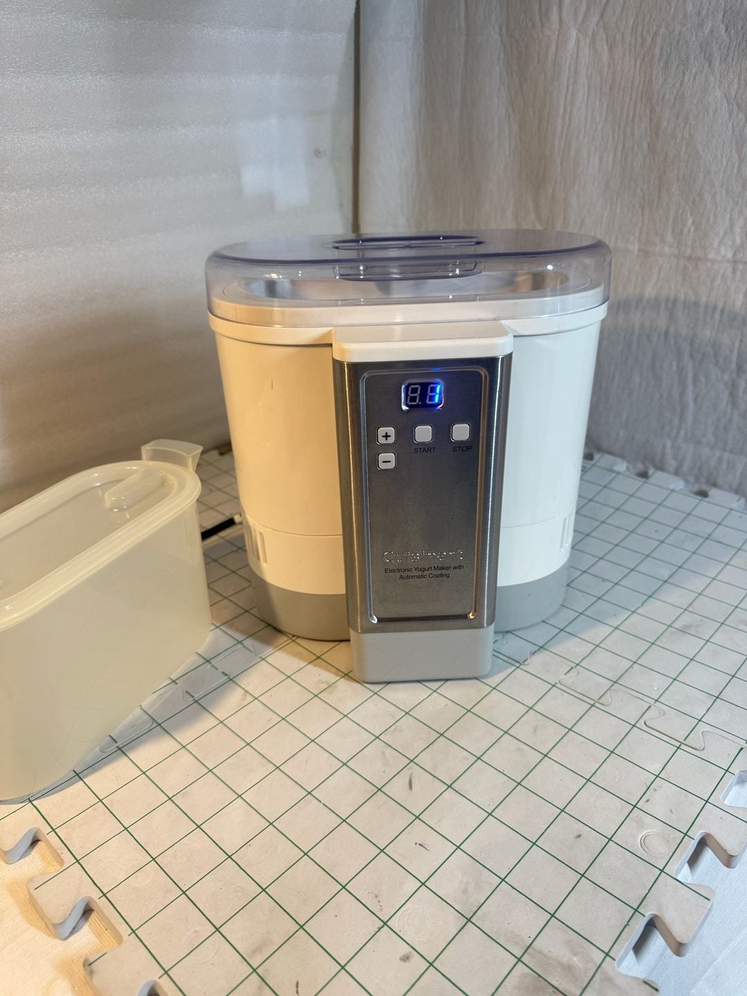 Cuisinart Electronic Yogurt Maker with Automatic Cooling CYM-100 7