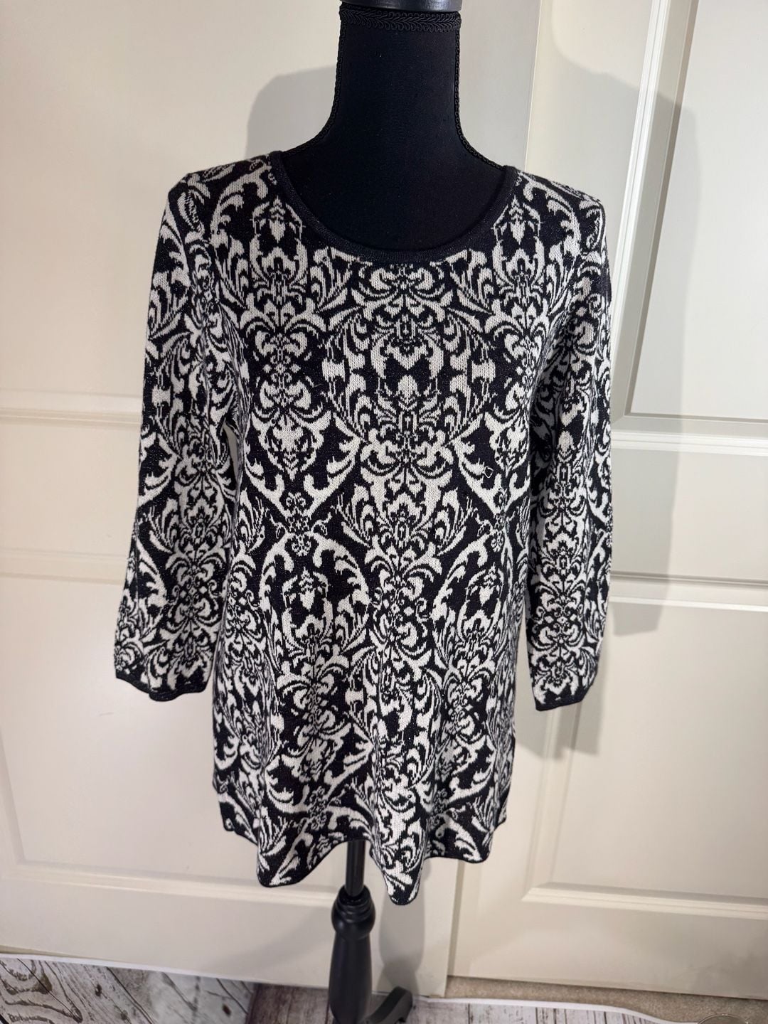 Dana Buchman Black & Cream Damask Print Sweater Size M 2