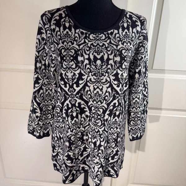 Dana Buchman Black & Cream Damask Print Sweater Size M
