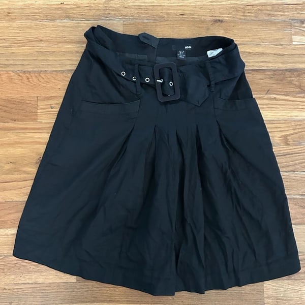 H&M Women’s Black Pleated Skirt with Belt