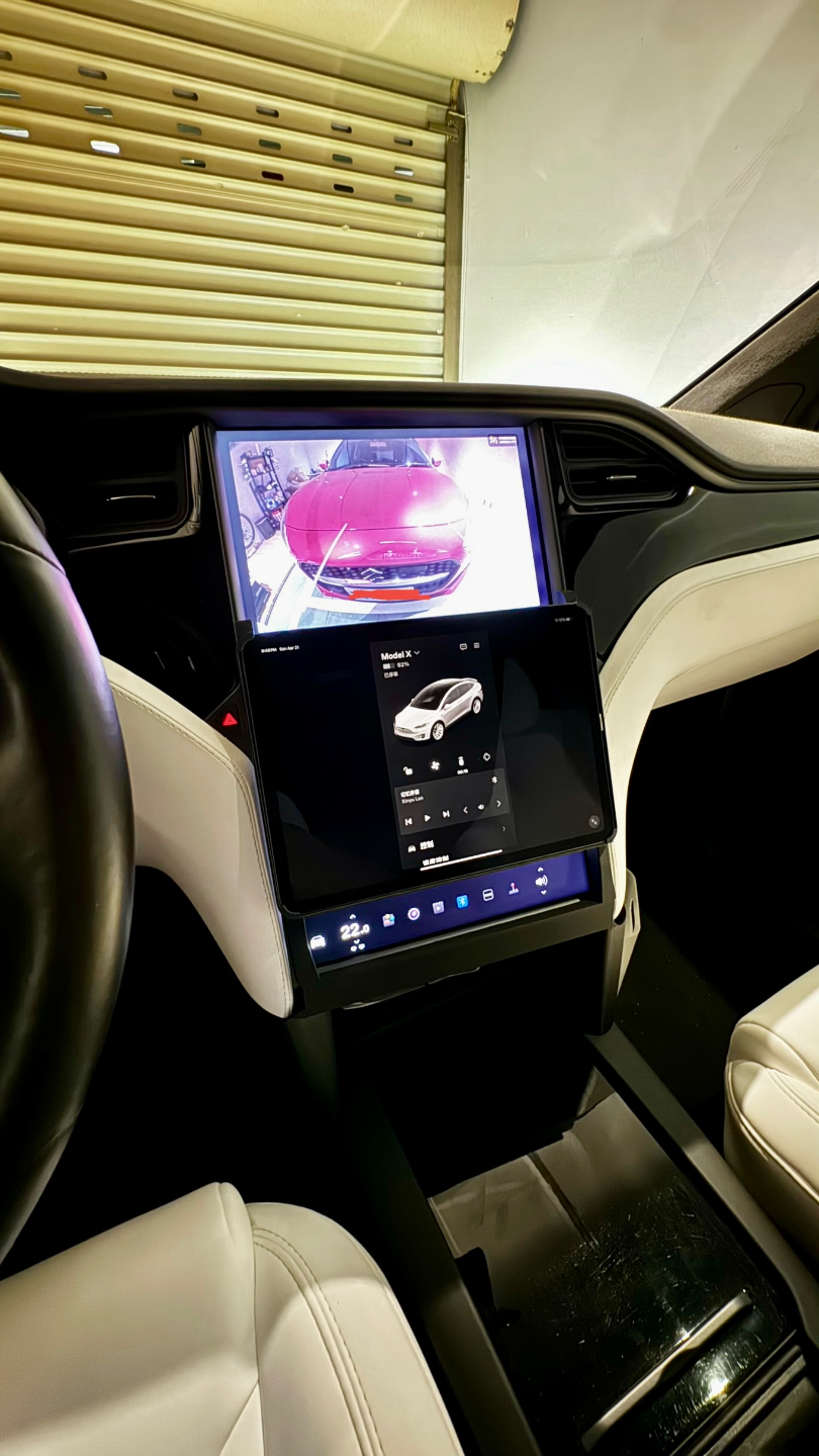 Tesla Model X (2016-2020) Center Console iPad Mount Stand 1
