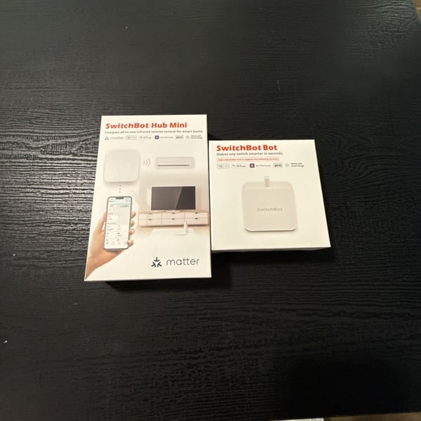 SwitchBot Bot White & Hub Mini Kit: Automate IR Devices & Physical Switches