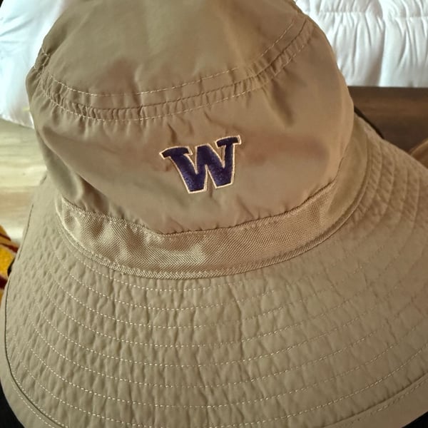 Nike Washington Huskies Bucket Hat Size L/XL Khaki Dri-FIT Boonie