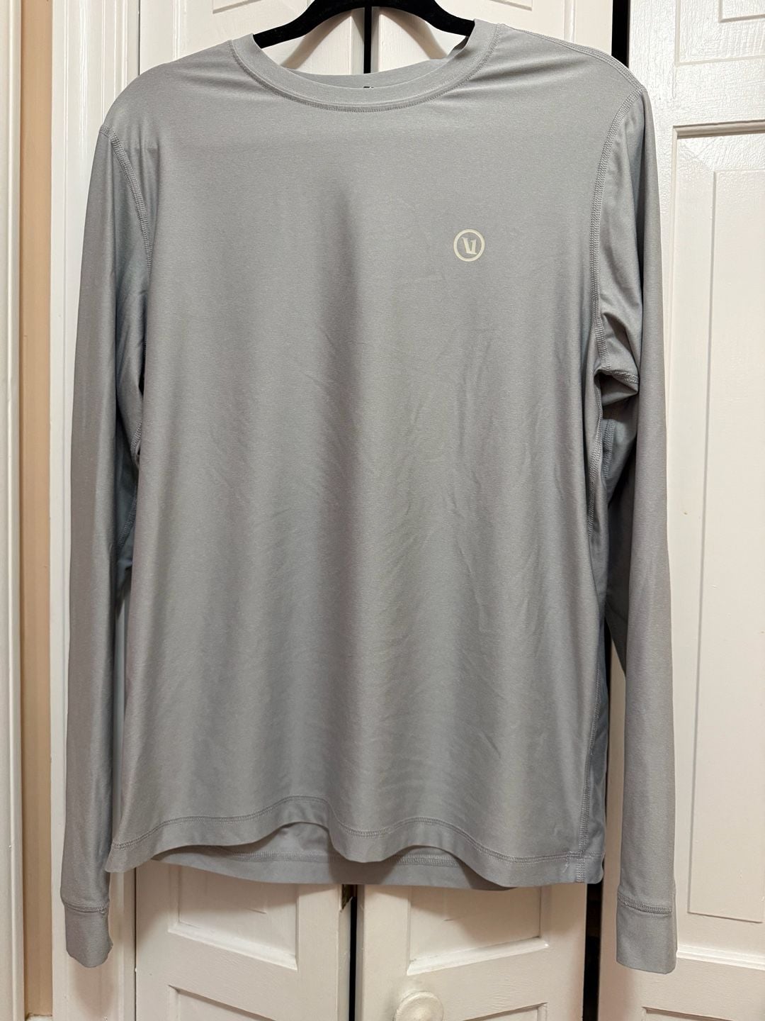 Vuori Long Sleeve Size M Gray Athletic Shirt 2