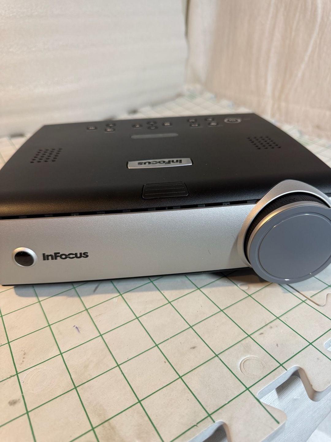 InFocus IN34EP DLP Projector 1