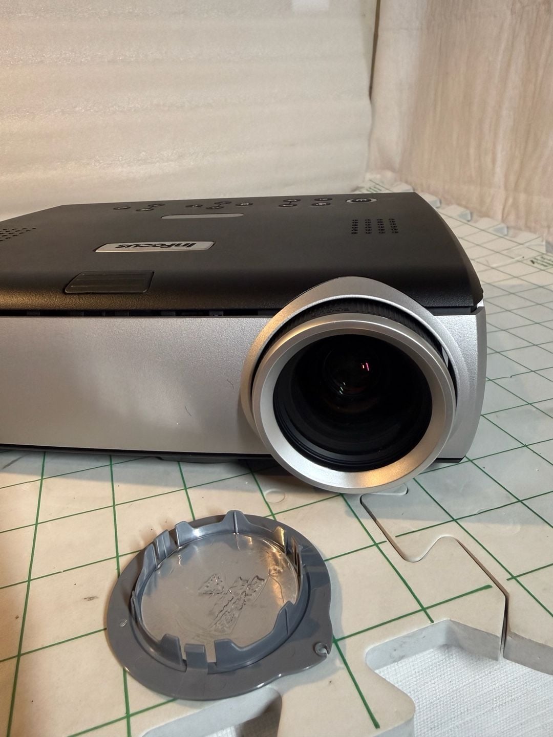 InFocus IN34EP DLP Projector 2