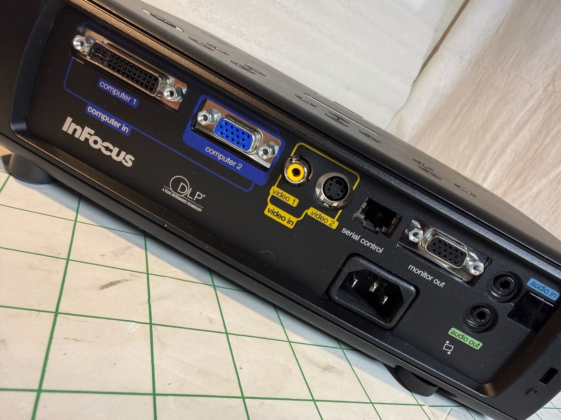 InFocus IN34EP DLP Projector 7