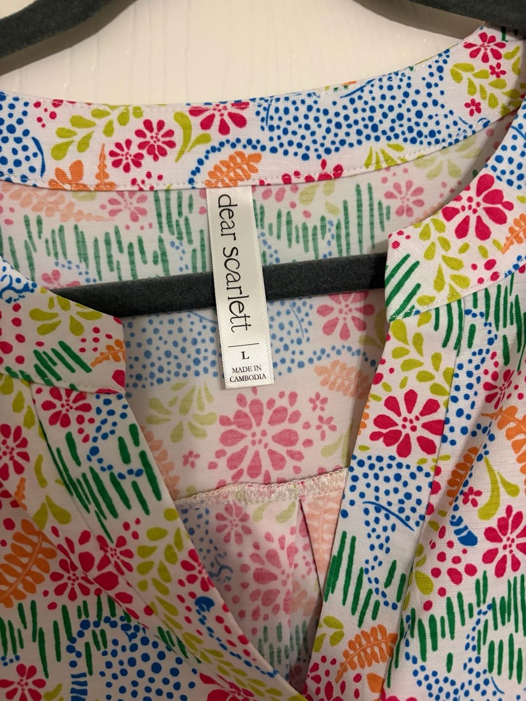 Dear Scarlett Flutter Sleeve Top Size L Multi-Color Abstract Floral 3