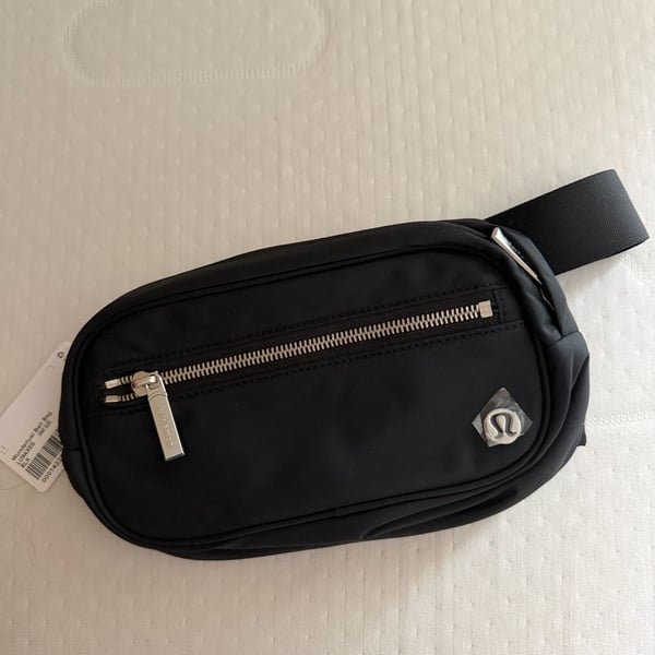 NWT Lululemon Wunderlust Belt Bag in Black