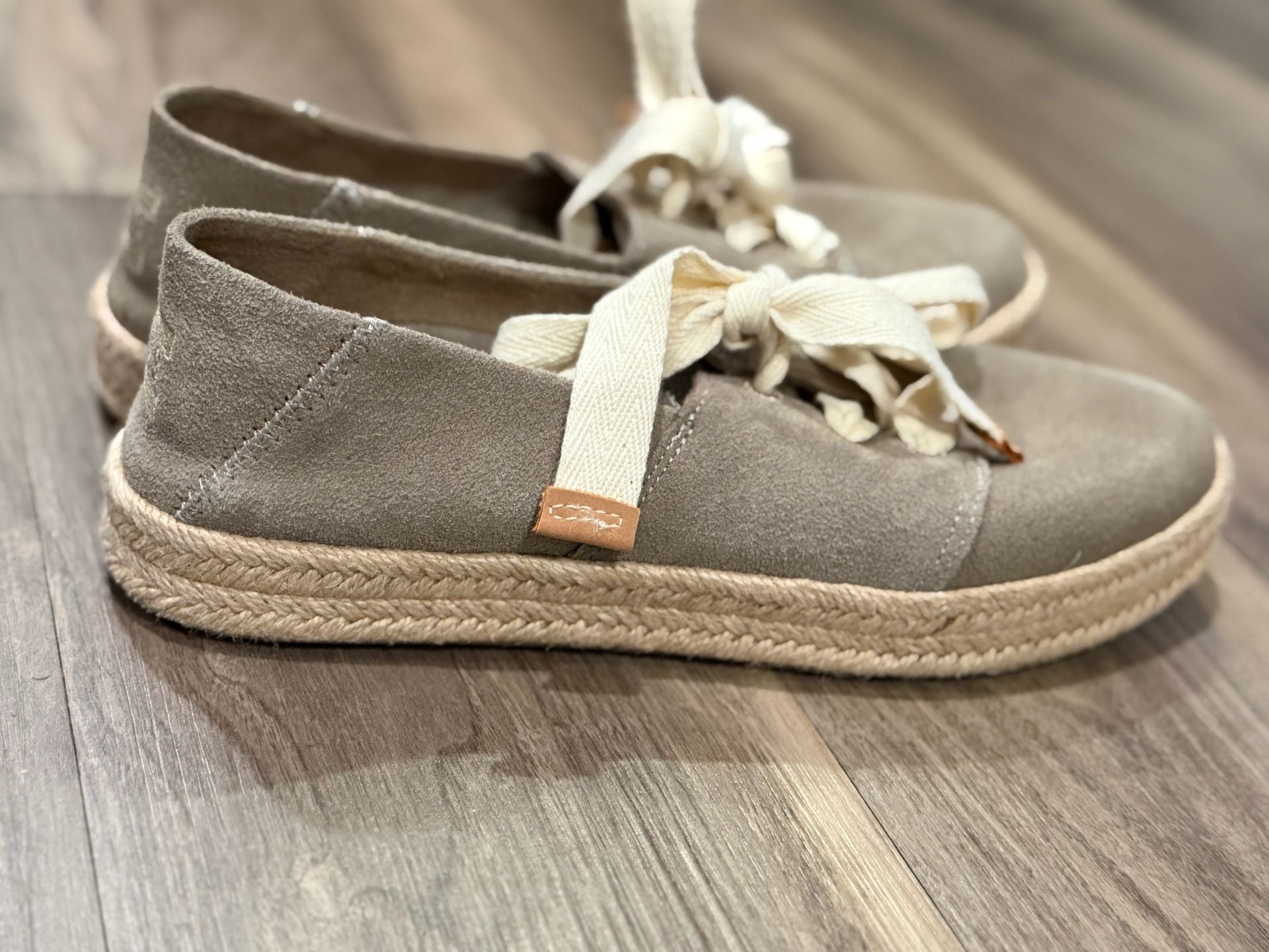 TOMS Women’s 8.5 Gray Suede Lace-Up Espadrille Shoes 6