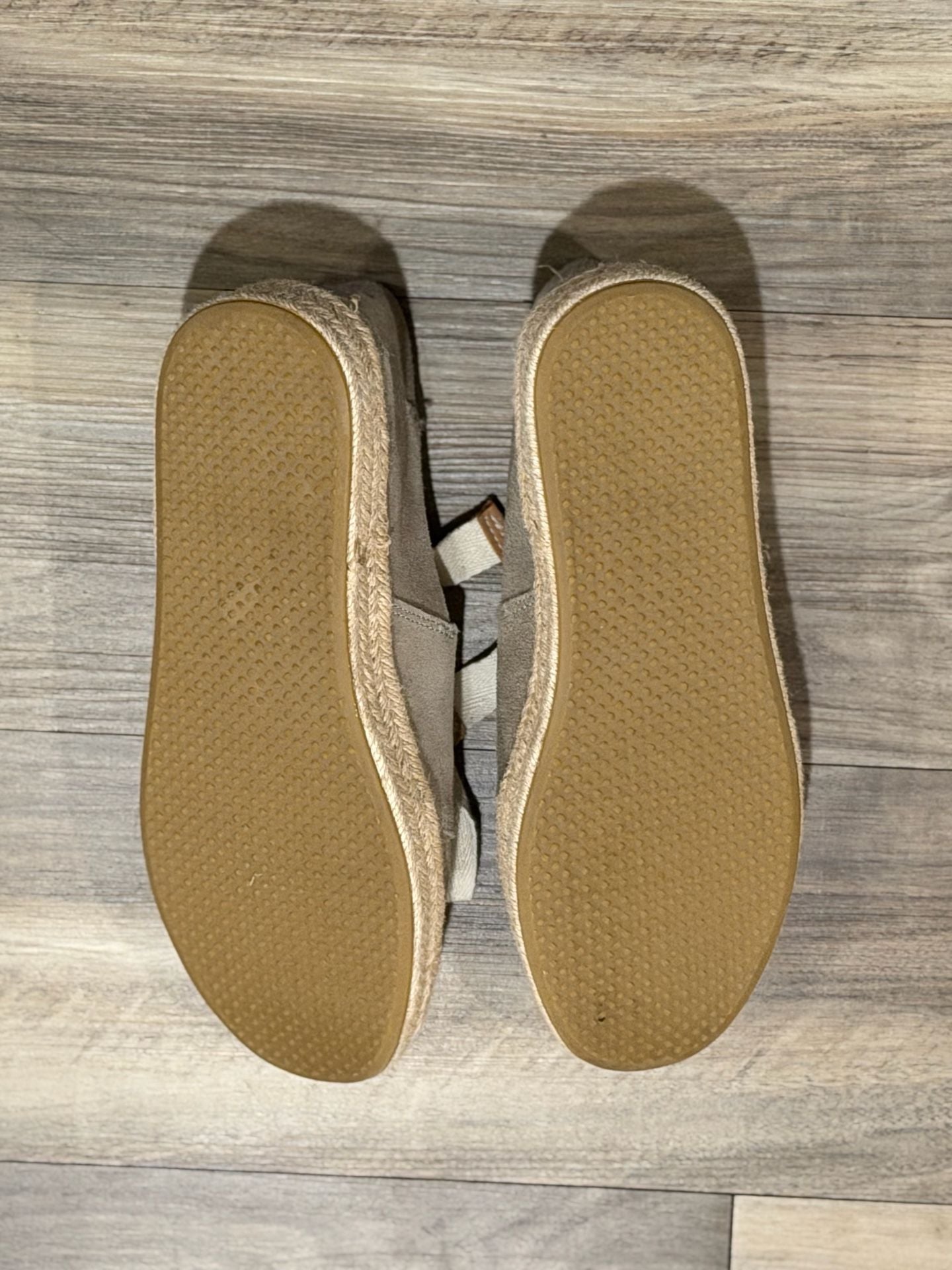 TOMS Women’s 8.5 Gray Suede Lace-Up Espadrille Shoes 7