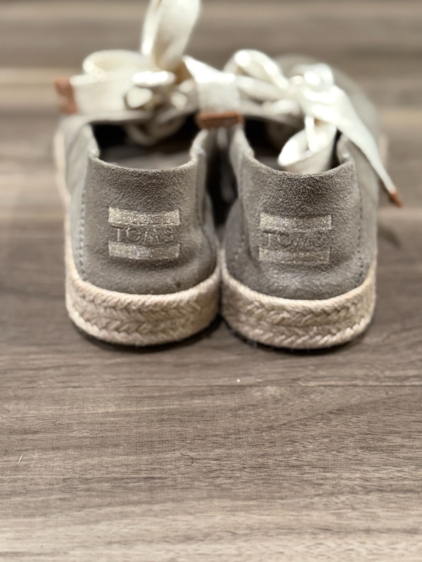 TOMS Women’s 8.5 Gray Suede Lace-Up Espadrille Shoes 10