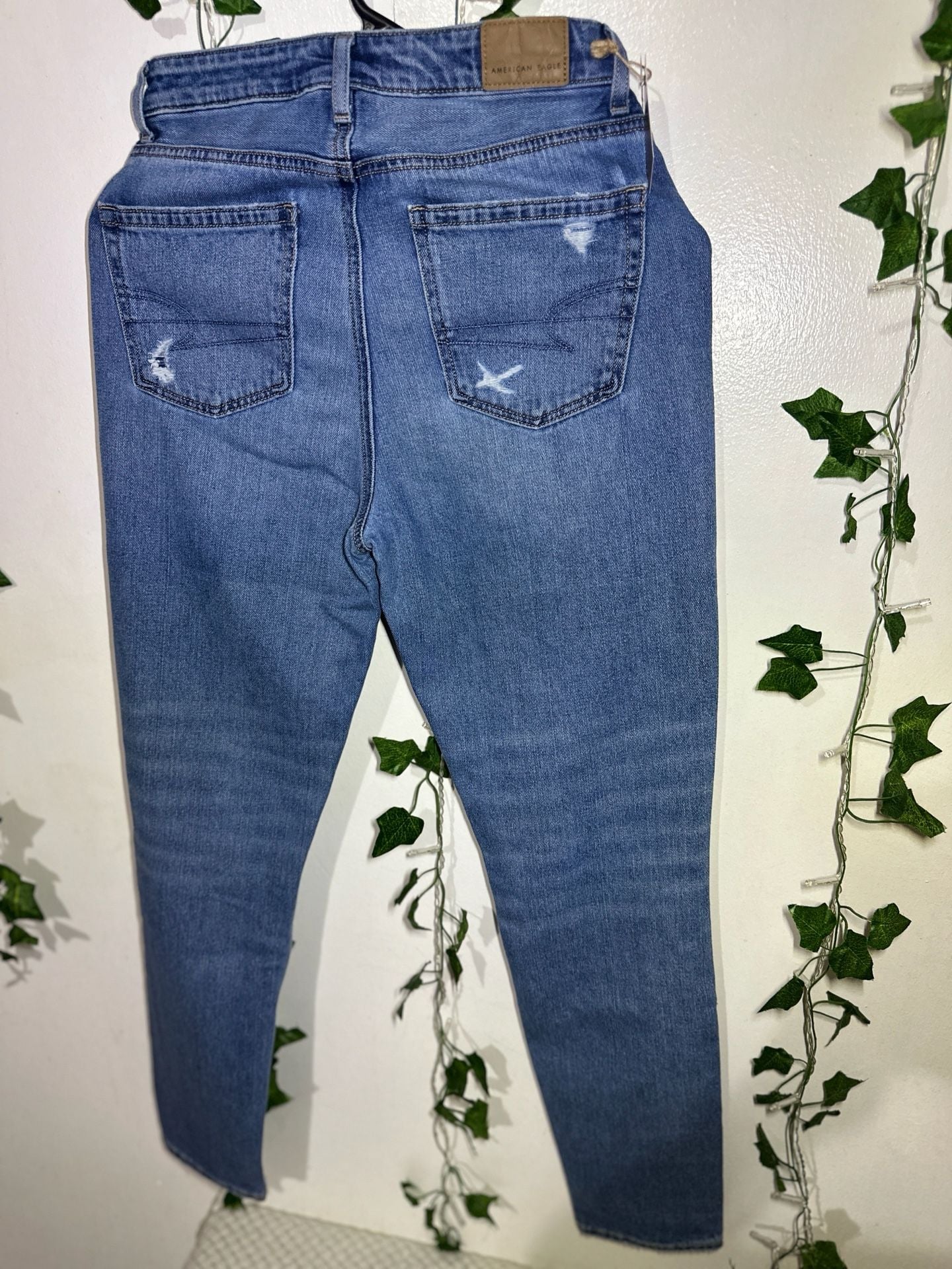 American Eagle Mom Jean Size 00 Light Wash Ripped AirFlex Comfort Stretch.US 00 8