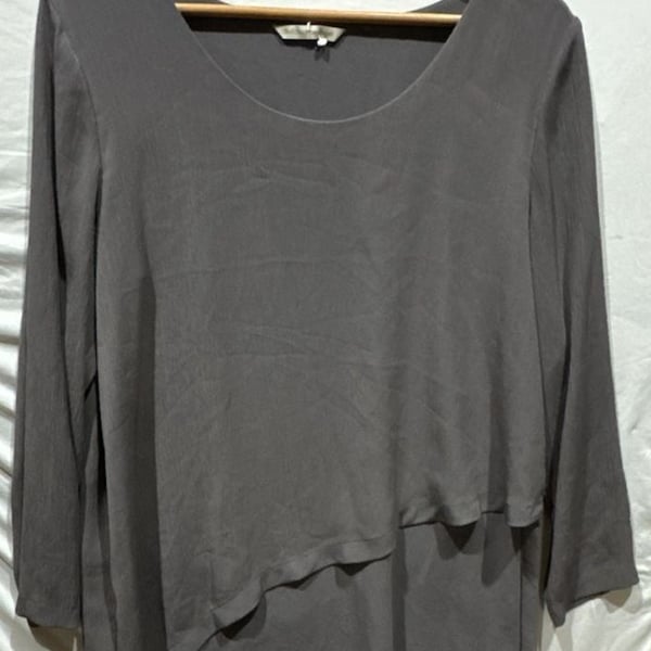 Soft Surroundings Mayfair Blouse Size Small Gray Asymmetrical Tunic Top
O880