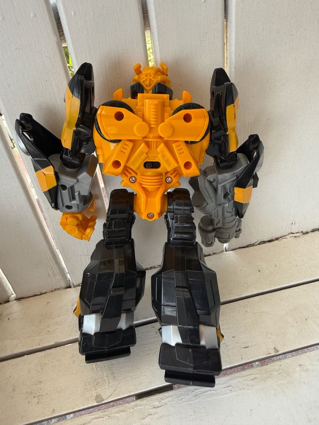 Hasbro Transformers Bumblebee Action Figure 10" 2