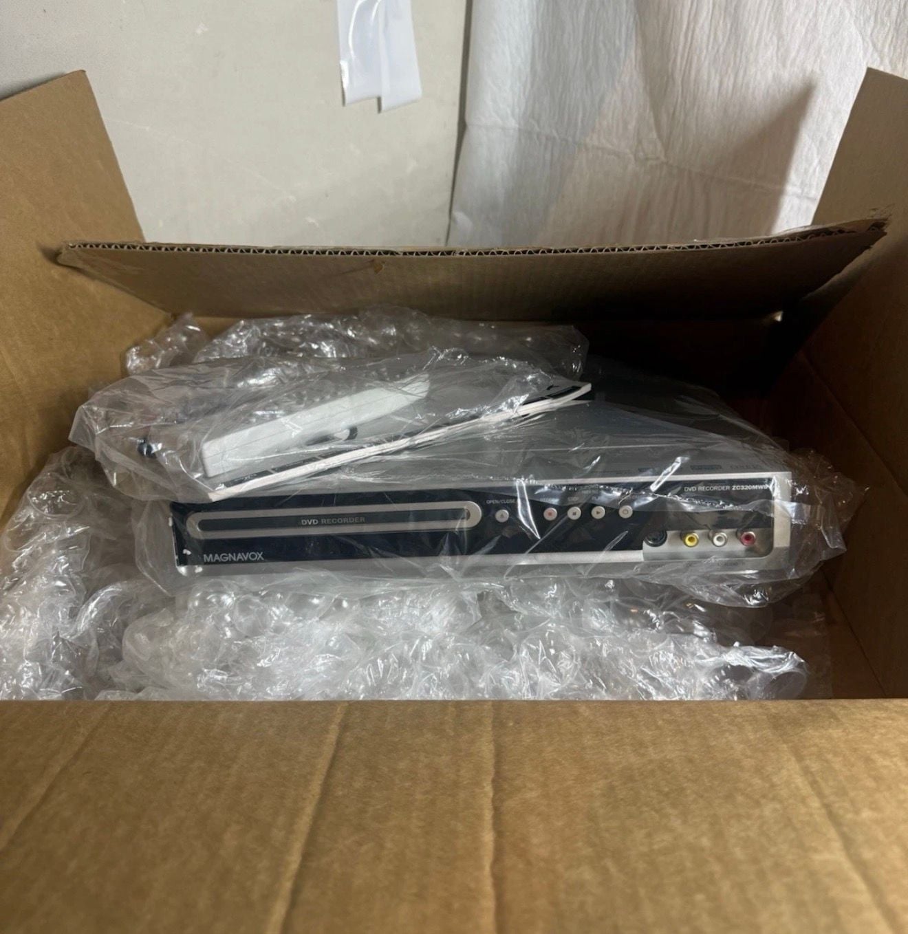 Magnavox ZC320MW8 Digital Video Disc Recorder 4
