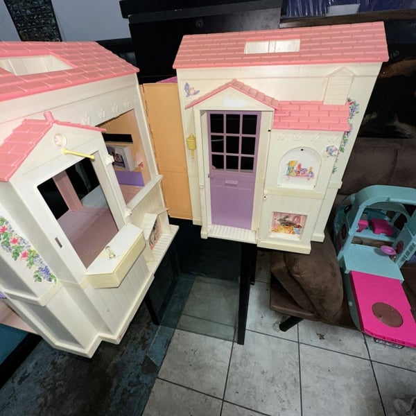 Mattel Fold up Barbie House for parts
