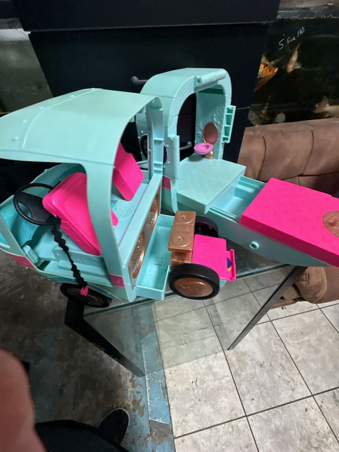 L.O.L. Surprise! 2-in-1 Glamper Playset 3