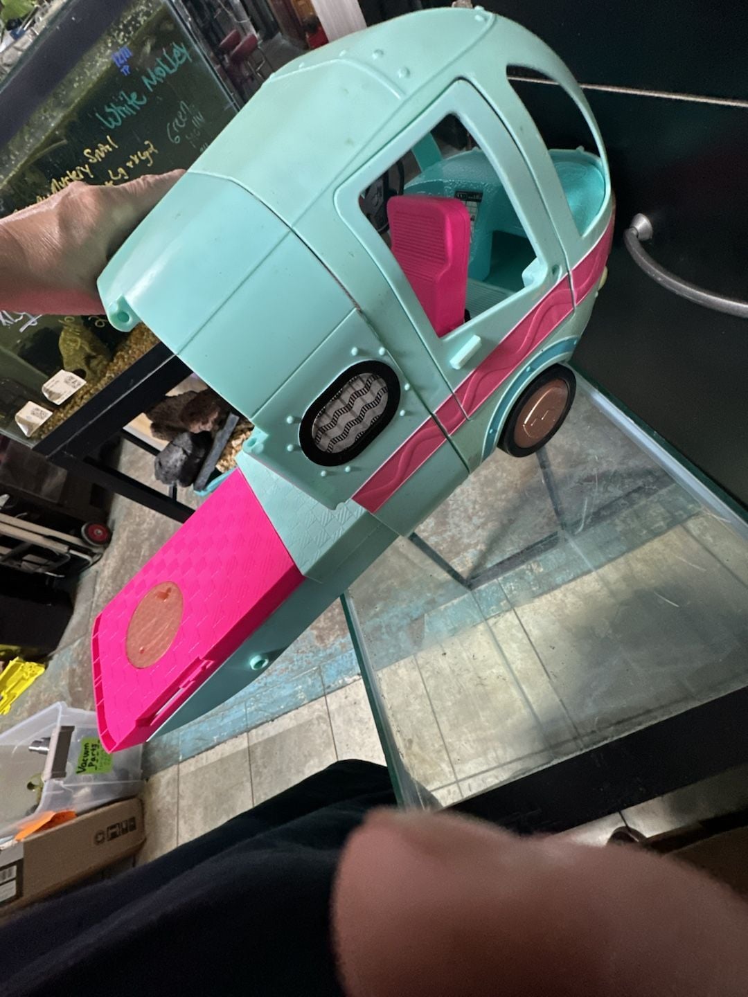 L.O.L. Surprise! 2-in-1 Glamper Playset 10
