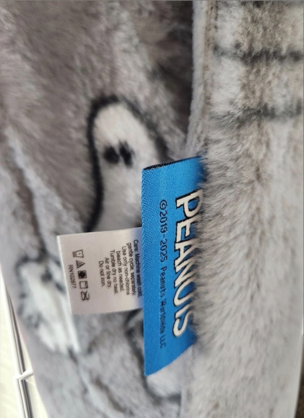 Peanuts Faux Fur Throw 60in x 70in Gray Snoopy & Woodstock Blanket 2