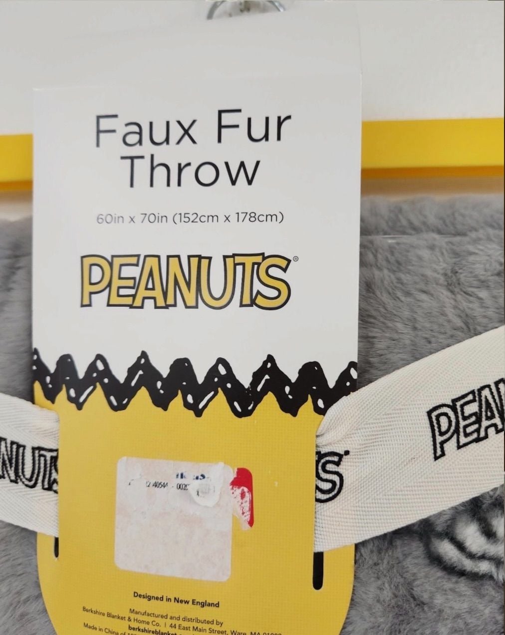 Peanuts Faux Fur Throw 60in x 70in Gray Snoopy & Woodstock Blanket 4