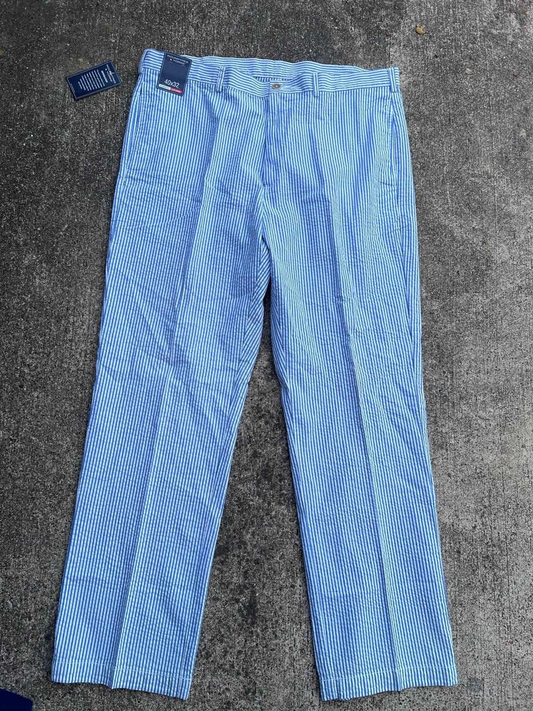 Z- Roundtree & Yorke Seersucker Pants Size 40x32 Blue White Striped Flat Front 2