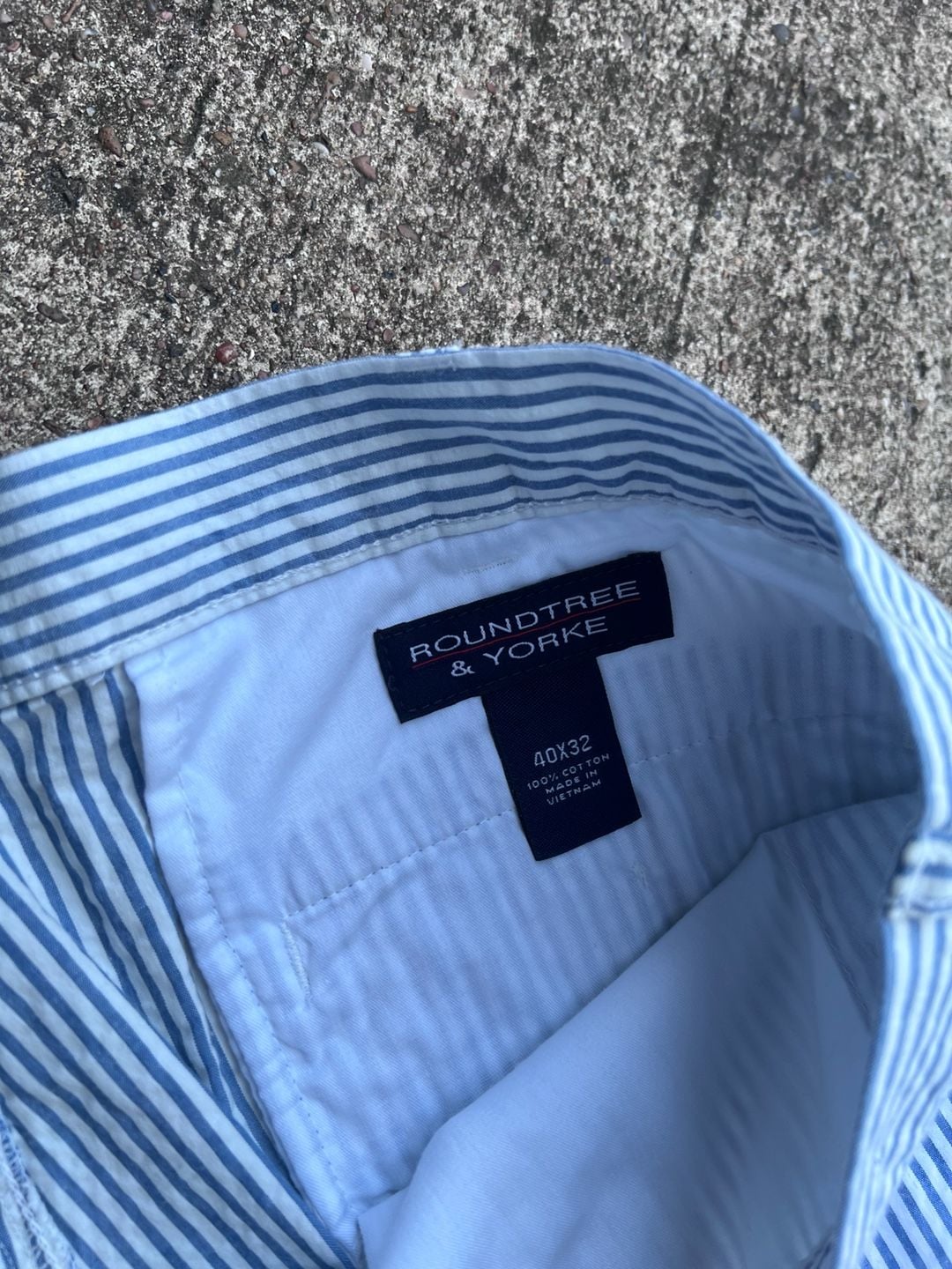 Z- Roundtree & Yorke Seersucker Pants Size 40x32 Blue White Striped Flat Front 6