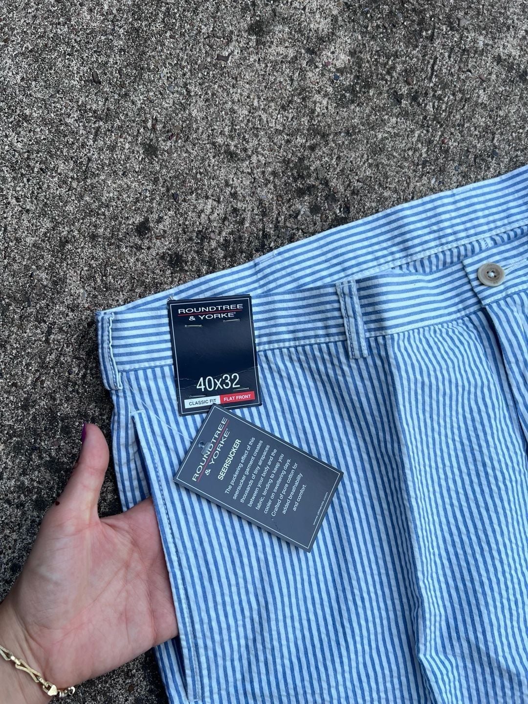 Z- Roundtree & Yorke Seersucker Pants Size 40x32 Blue White Striped Flat Front 4