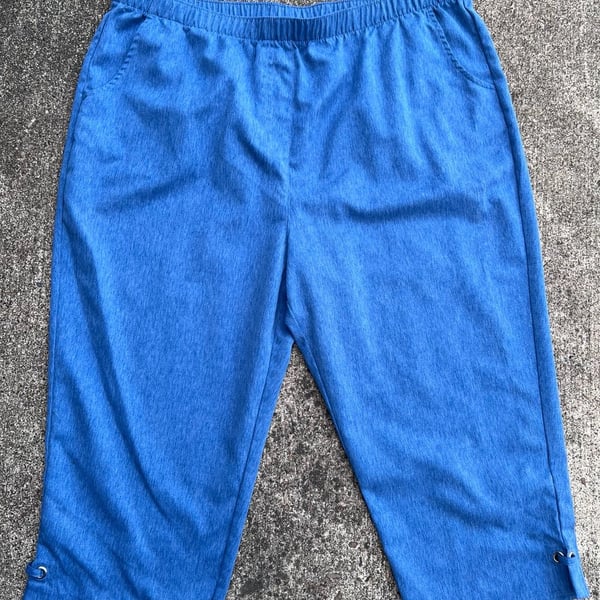Z- Allison Daley Pull-On Capri Pants Size 18 Blue Faux Denim