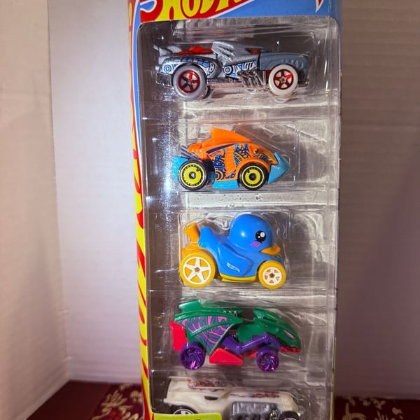 Hot Wheels Street Beasts 5-Car Pack Diecast Vehicles