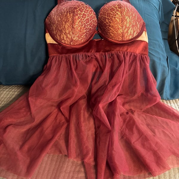Victoria's Secret Wicked Satin Lace-Trim Slip Size 34C Maroon