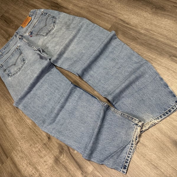 Vintage Levis Baggy Light Wash Jeans Distressed Hem

