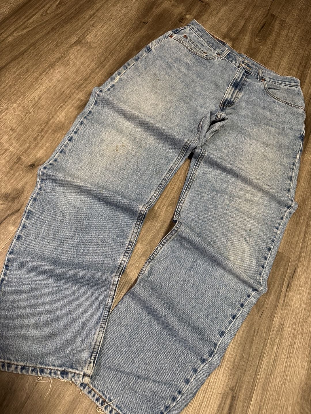 Vintage Levis Baggy Light Wash Jeans Distressed Hem

 8